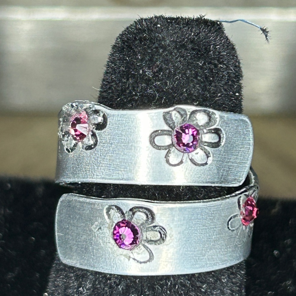 NEW HANDMADE & UNIQUE Elegant Silver Floral Ring with Purple Accents